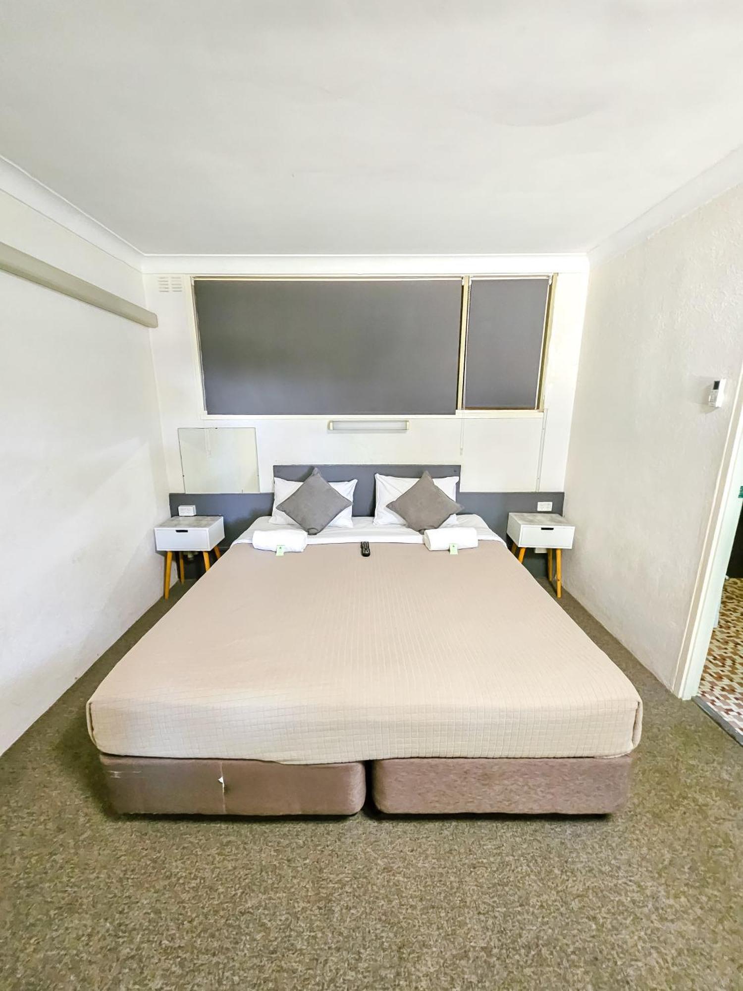 Green Door Motel Lavington ภายนอก รูปภาพ